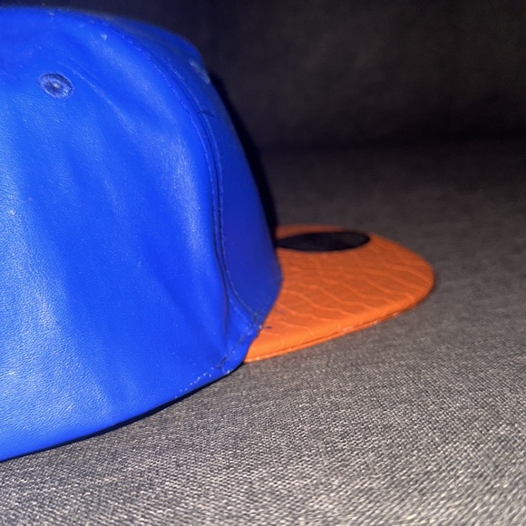 STRAP BACK - Picture 2 of 5